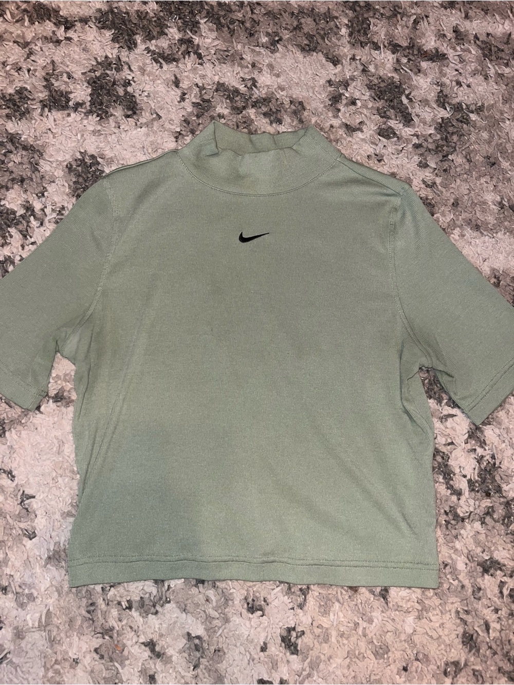 Nike Women’s Sage Green Short Sleeve Mock Neck cropped Tee